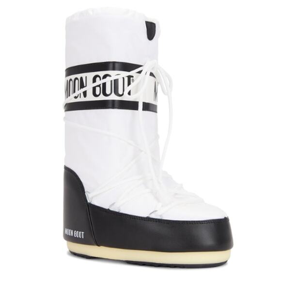 Moon Boot Shoes - MOON BOOT Icon Nylon in Black & White – EUC Size Small / Medium (35 -38)